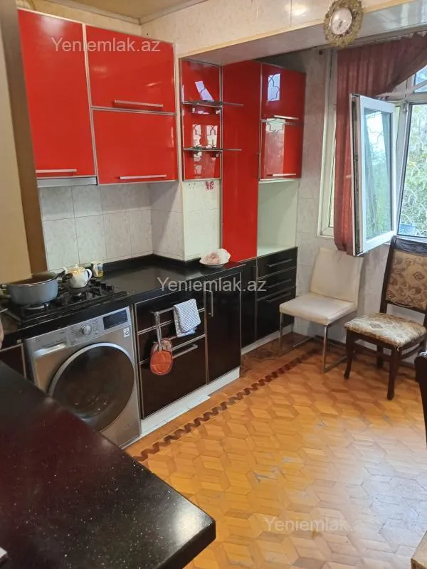 Satılır 5 otaqlı köhnə tikili 125 m²