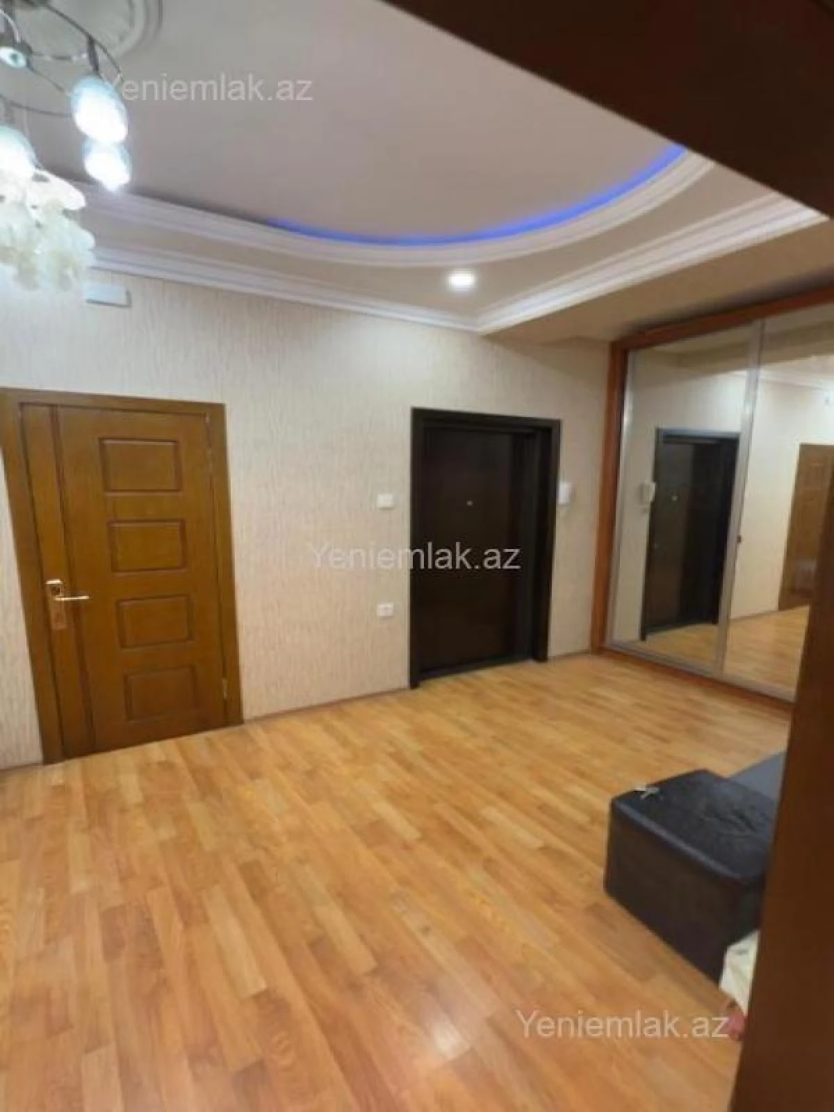 Satılır 3 otaqlı yeni tikili 130 m²