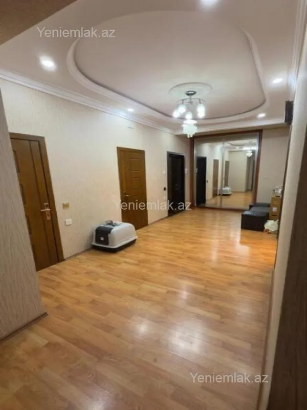 Satılır 3 otaqlı yeni tikili 130 m²