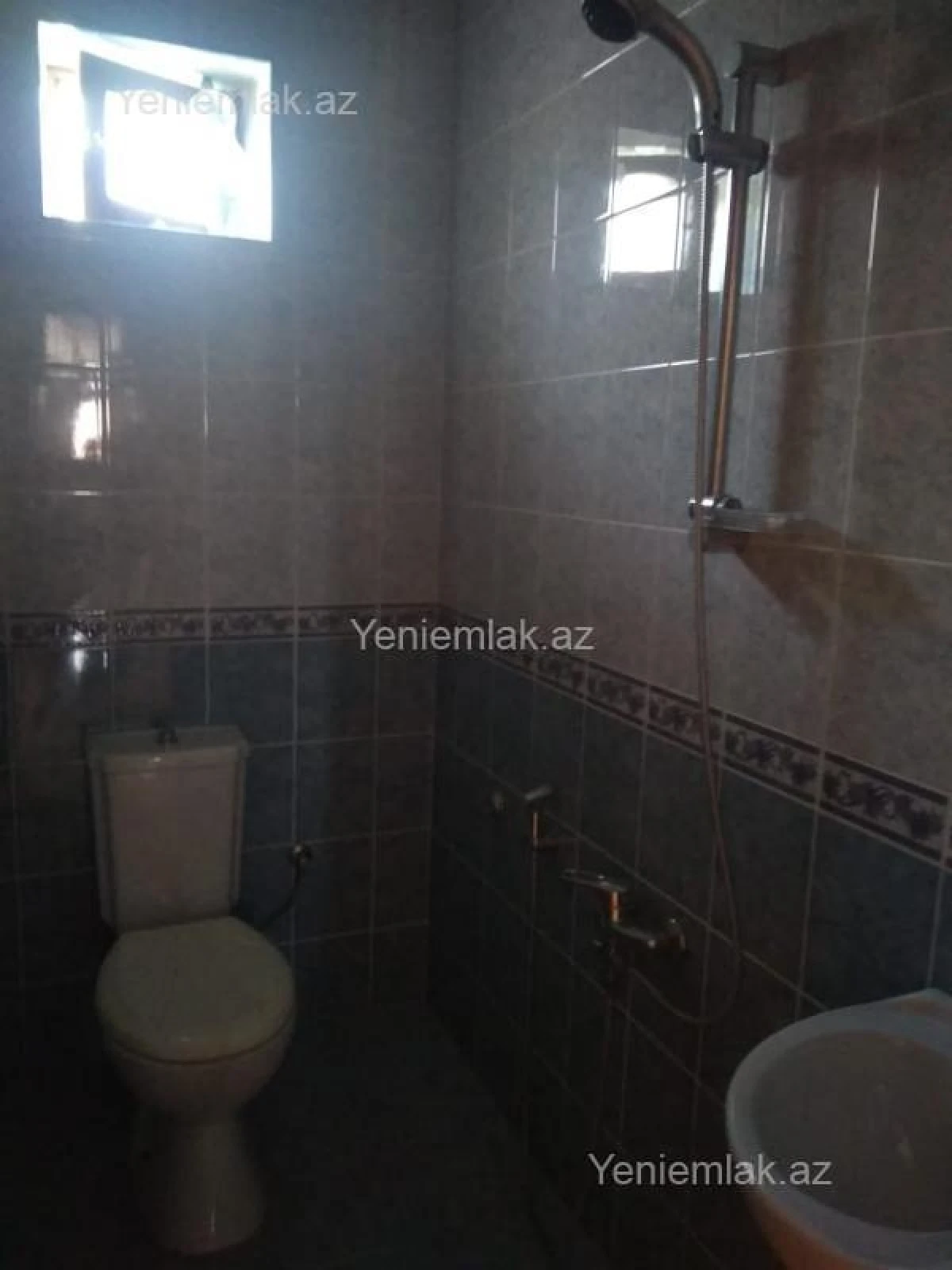 Satılır 5 otaqlı həyət evi 240 m²