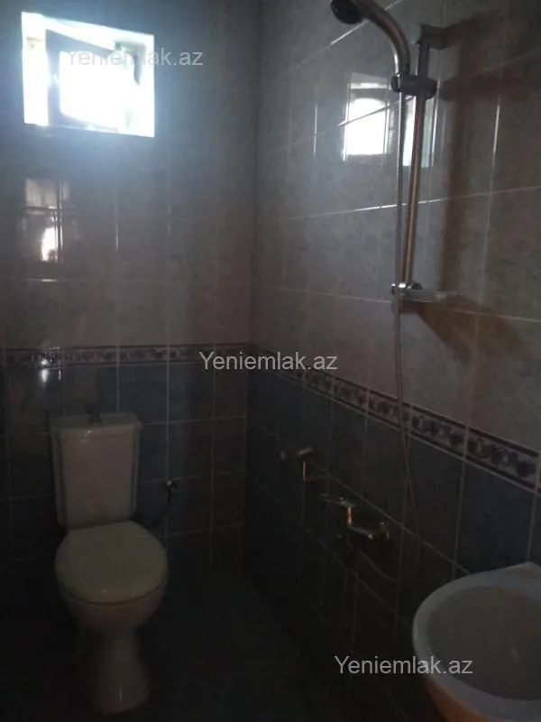Satılır 5 otaqlı həyət evi 240 m²