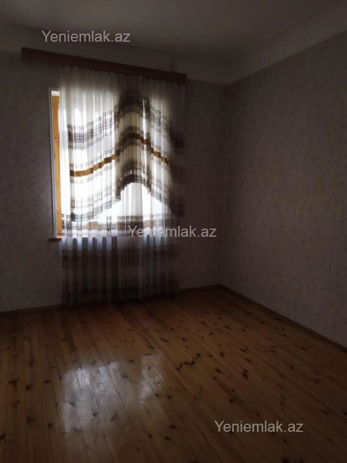 Satılır 5 otaqlı həyət evi 240 m²