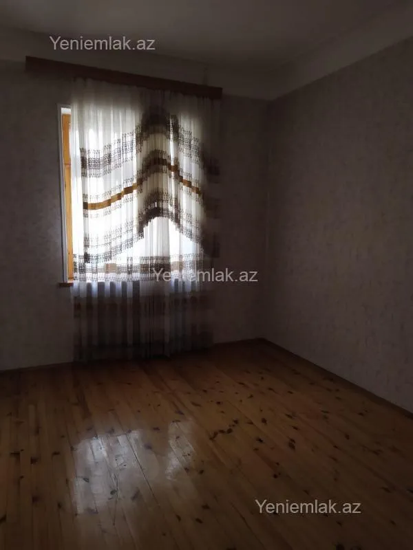 Satılır 5 otaqlı həyət evi 240 m²