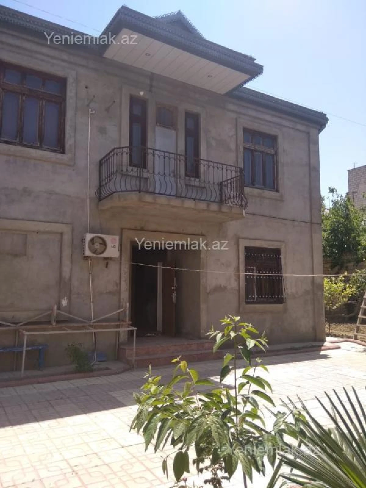 Satılır 5 otaqlı həyət evi 240 m²
