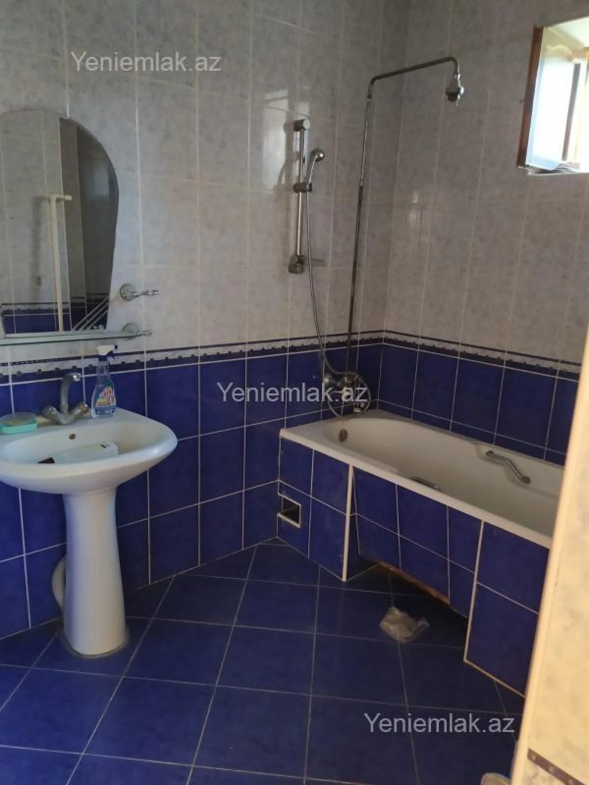 Satılır 5 otaqlı həyət evi 240 m²