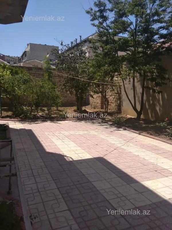 Satılır 5 otaqlı həyət evi 240 m²