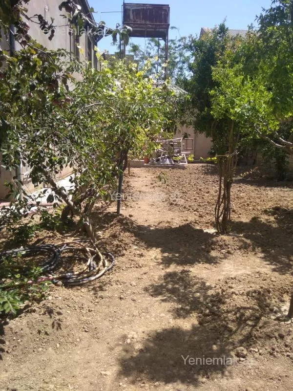 Satılır 5 otaqlı həyət evi 240 m²