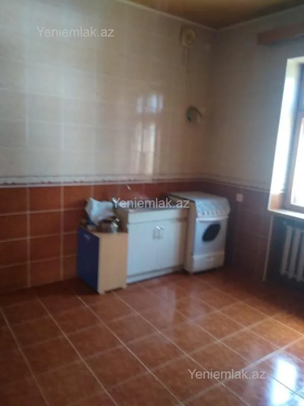 Satılır 5 otaqlı həyət evi 240 m²