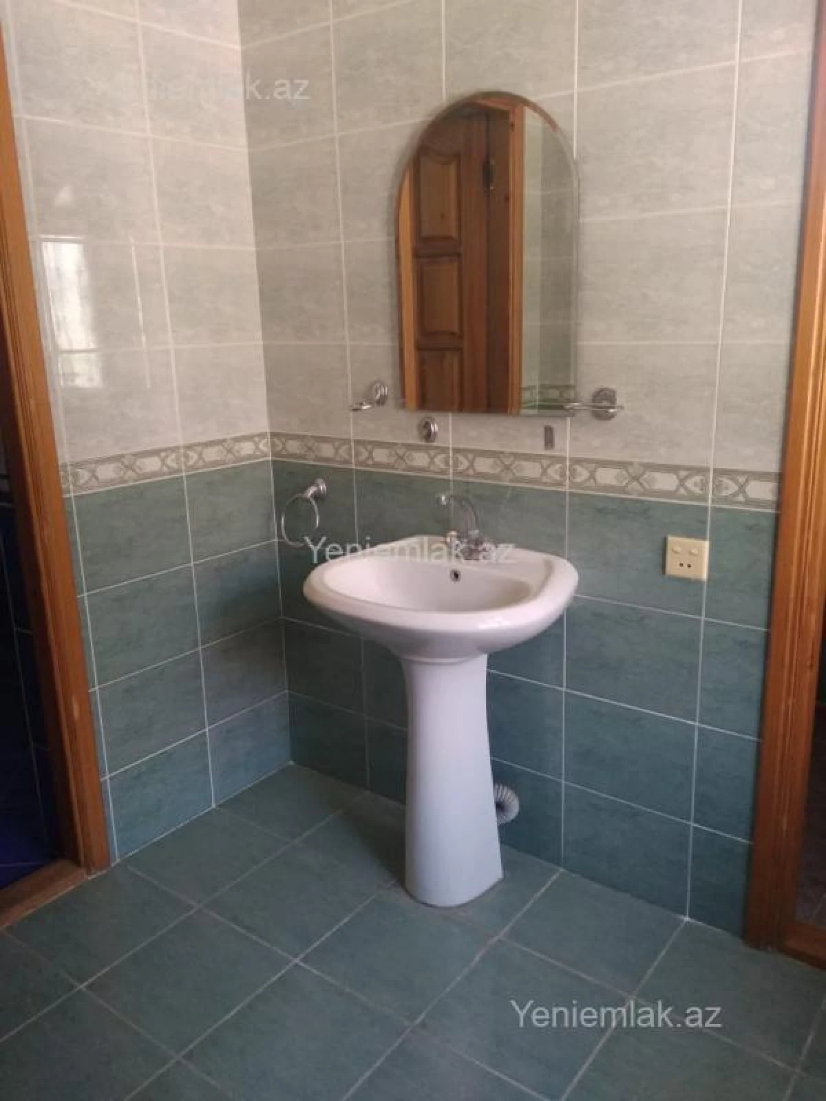 Satılır 5 otaqlı həyət evi 240 m²