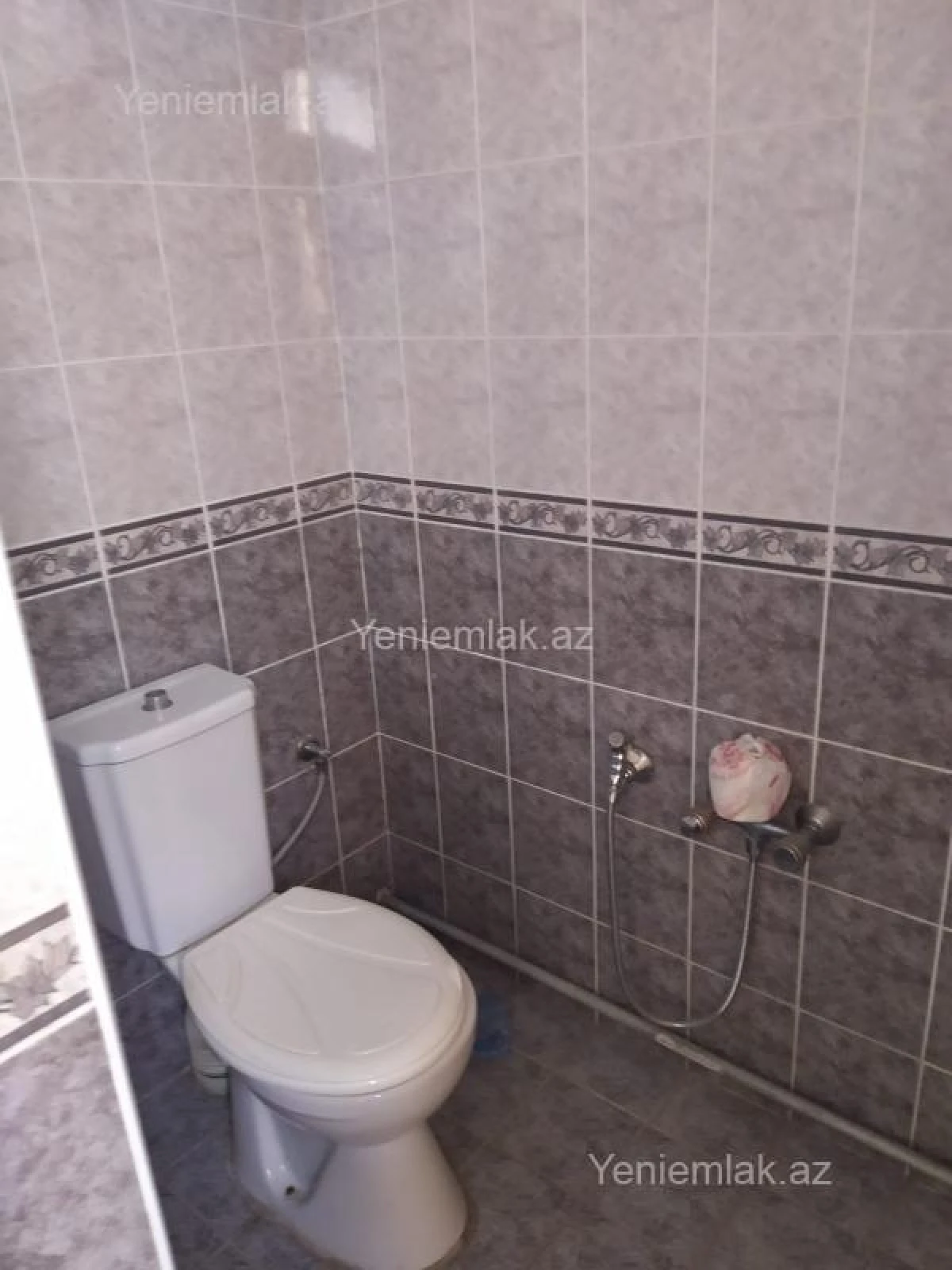Satılır 5 otaqlı həyət evi 240 m²