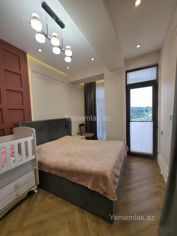 Satılır 4 otaqlı yeni tikili 130 m²