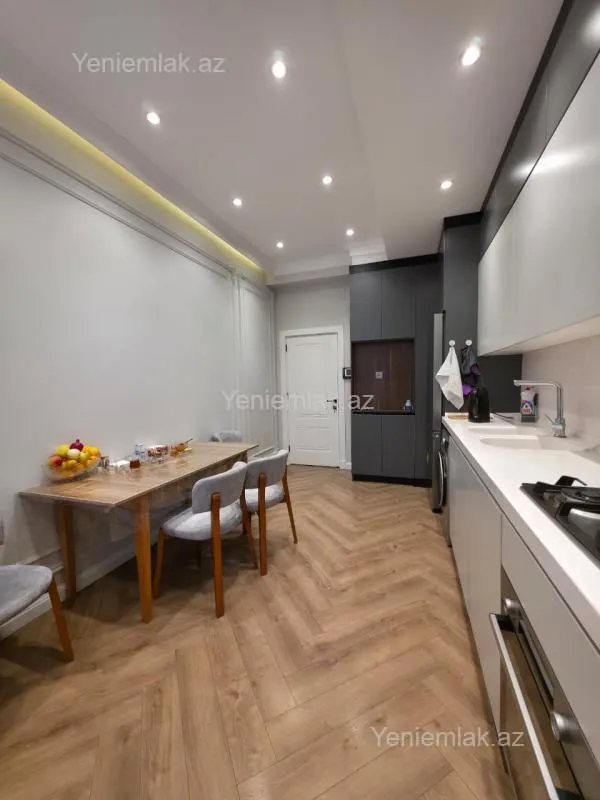 Satılır 4 otaqlı yeni tikili 130 m²