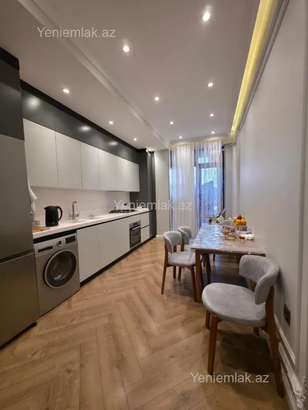 Satılır 4 otaqlı yeni tikili 130 m²