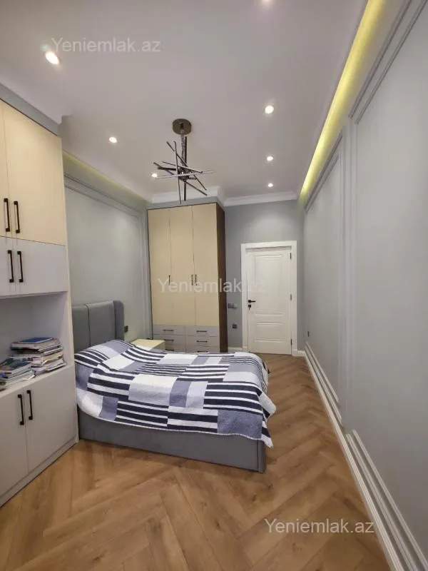 Satılır 4 otaqlı yeni tikili 130 m²