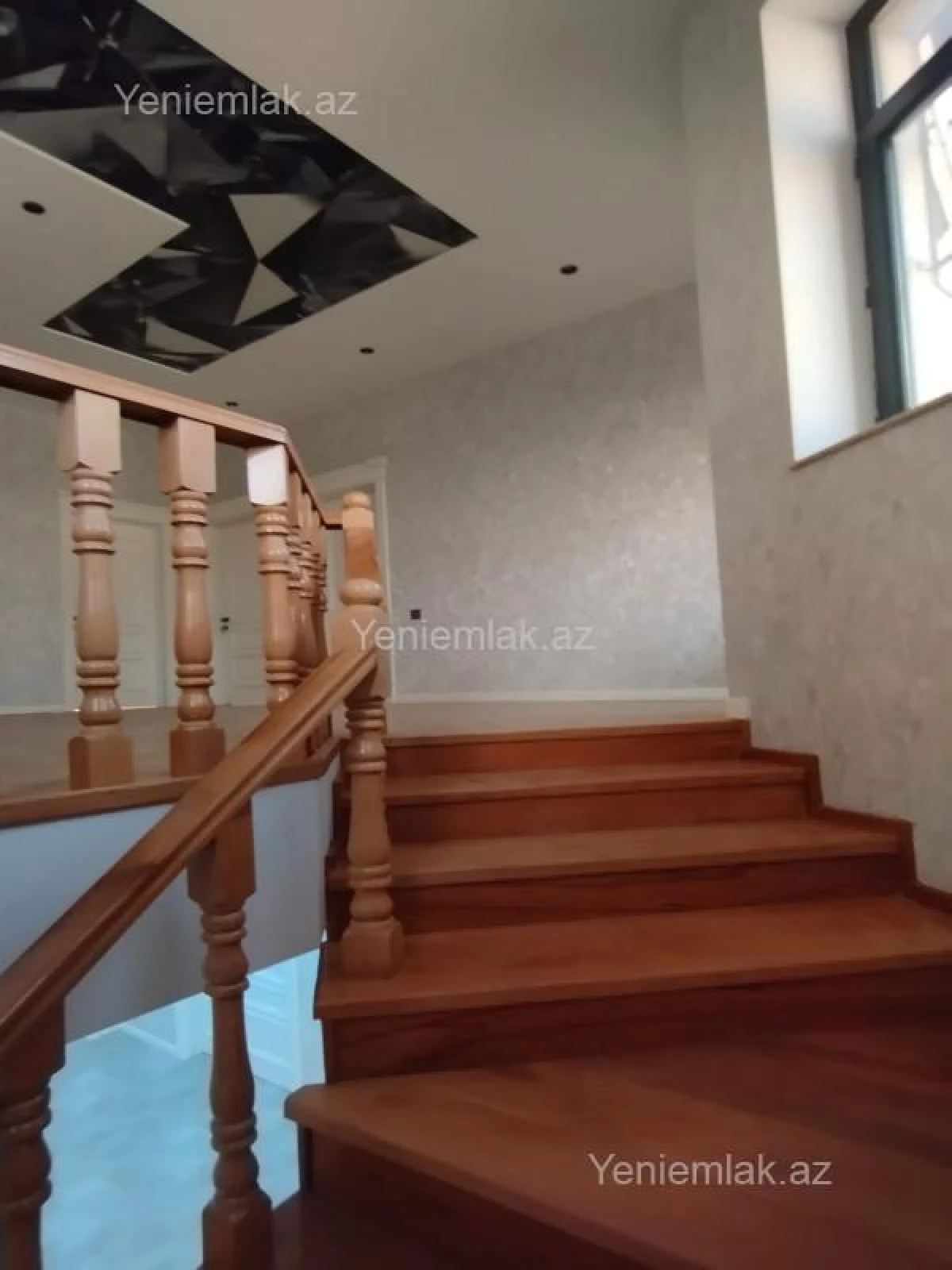 Satılır 6 otaqlı həyət evi 280 m²