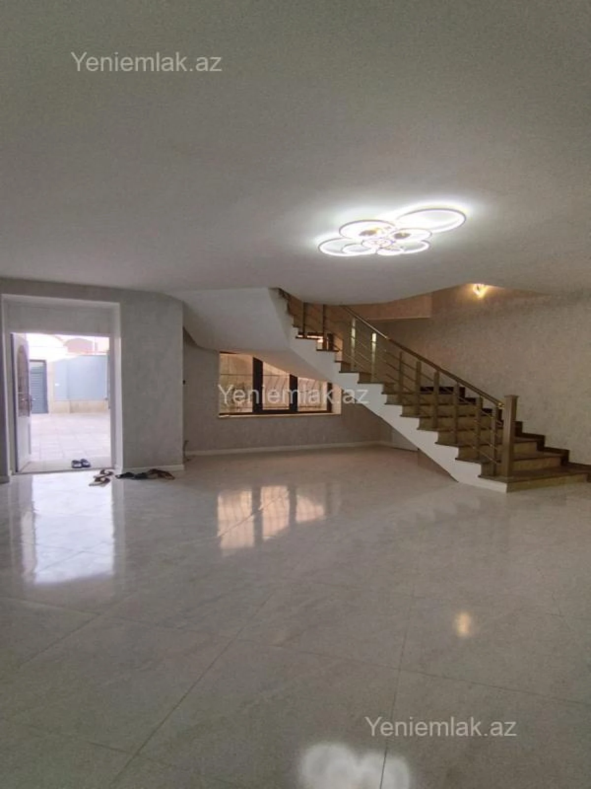 Satılır 6 otaqlı həyət evi 280 m²
