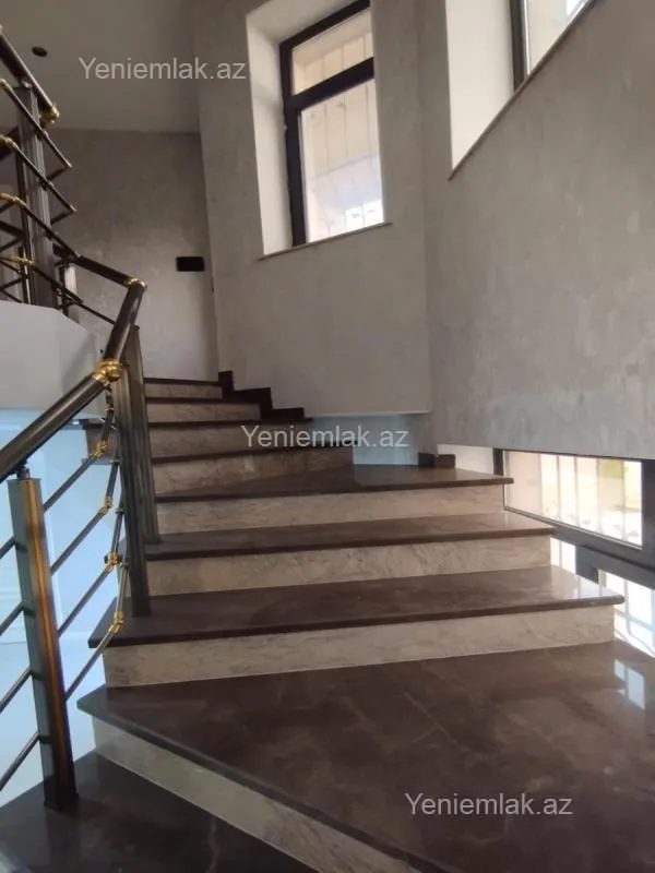 Satılır 6 otaqlı həyət evi 280 m²