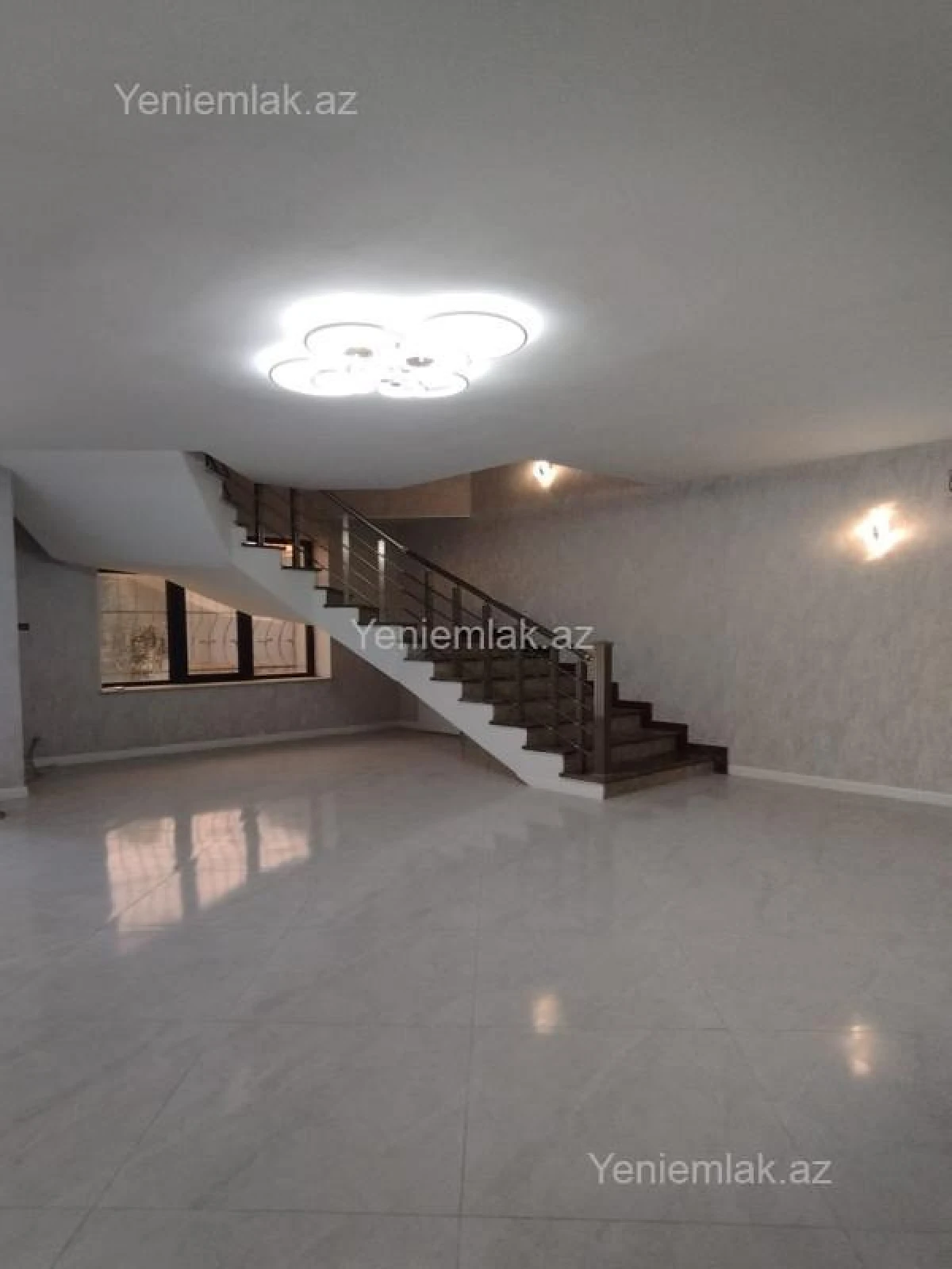 Satılır 6 otaqlı həyət evi 280 m²