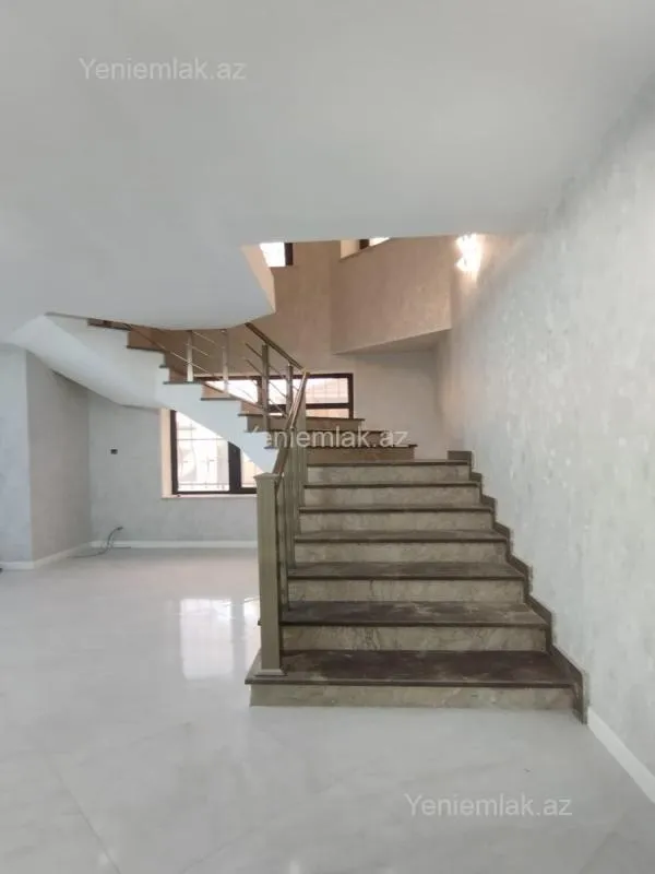 Satılır 6 otaqlı həyət evi 280 m²