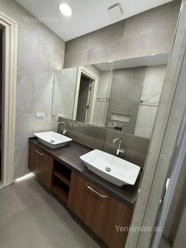 Satılır 3 otaqlı yeni tikili 150 m²