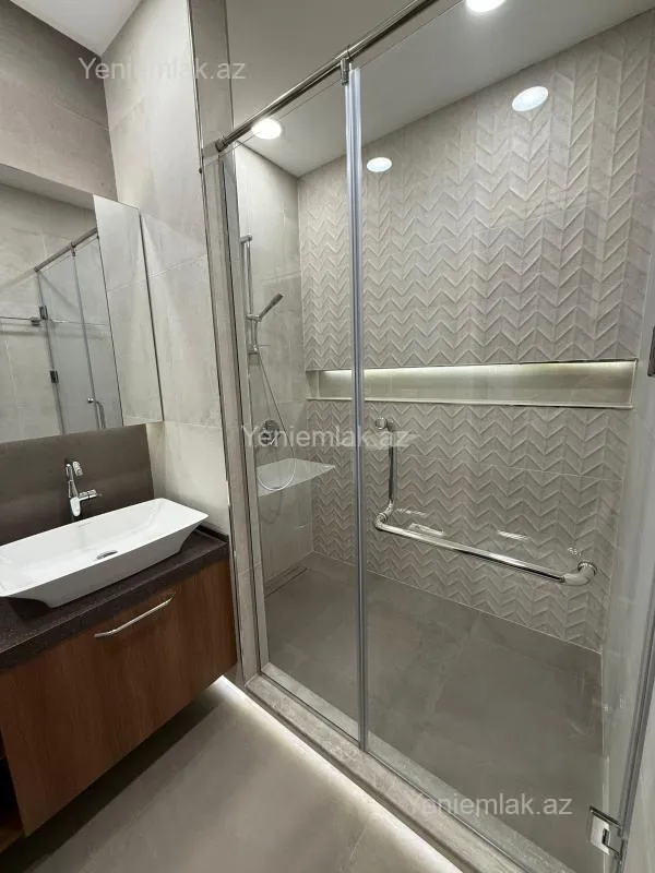 Satılır 3 otaqlı yeni tikili 150 m²