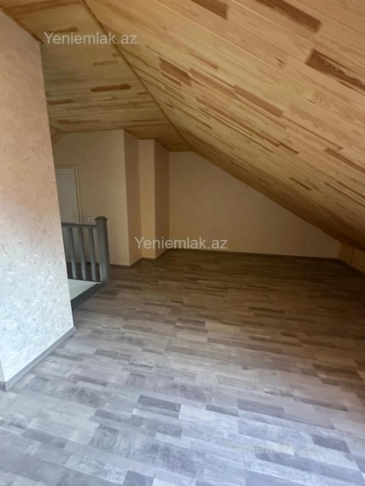 Satılır 2 otaqlı köhnə tikili 75 m²