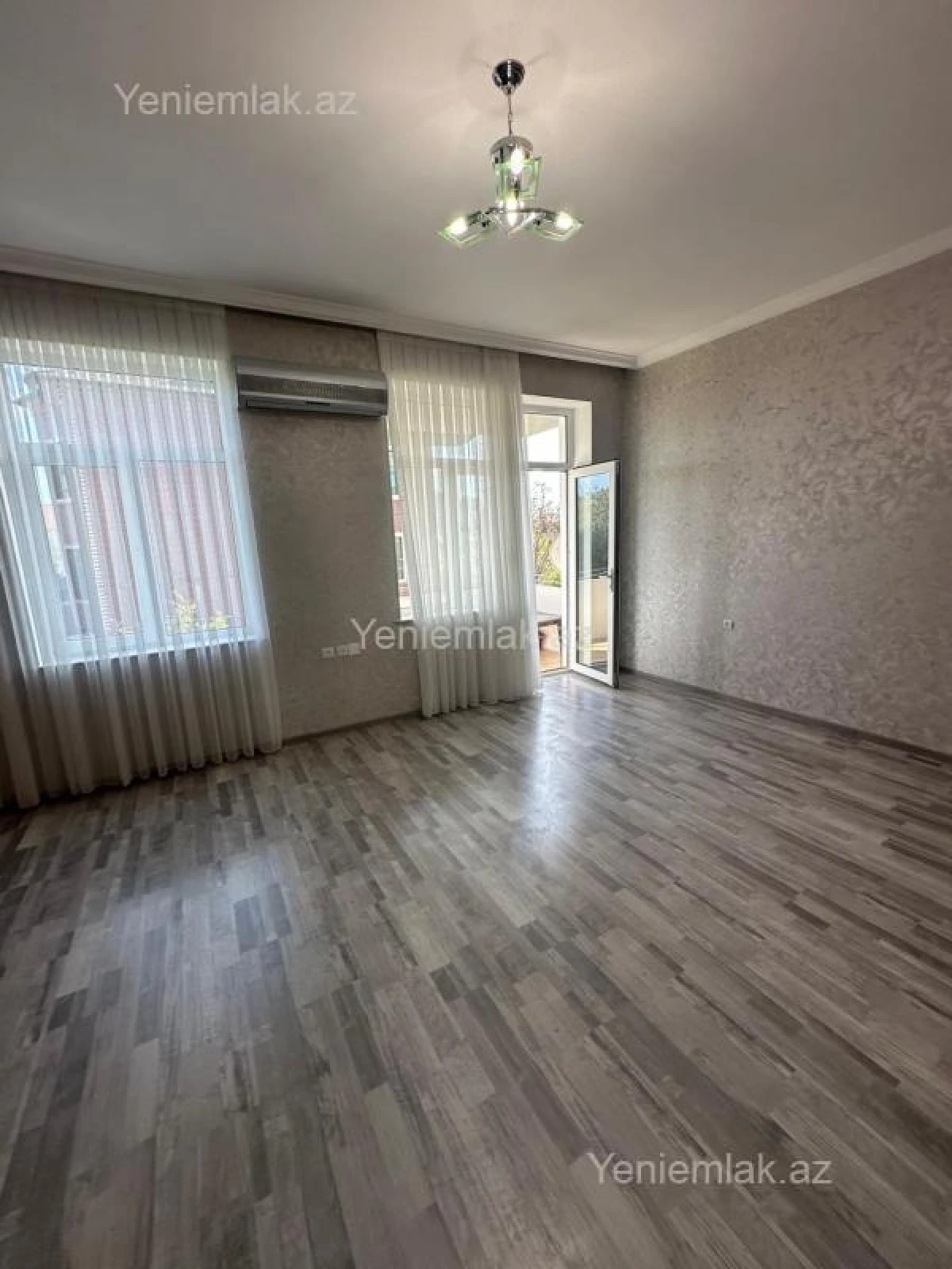 Satılır 2 otaqlı köhnə tikili 75 m²