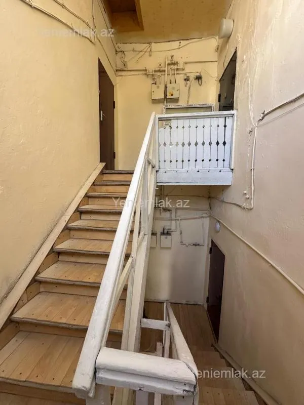 Satılır 2 otaqlı köhnə tikili 75 m²