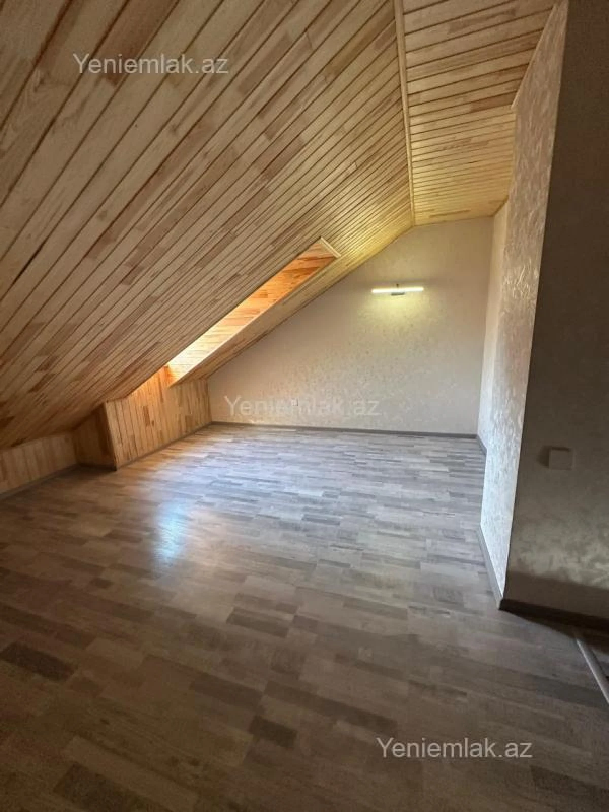 Satılır 2 otaqlı köhnə tikili 75 m²
