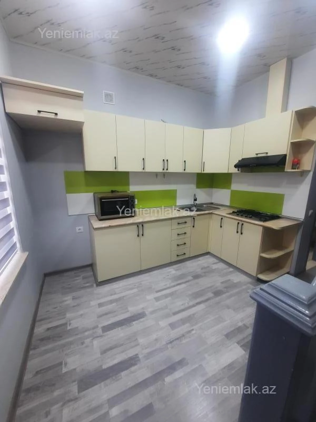 Satılır 2 otaqlı köhnə tikili 75 m²
