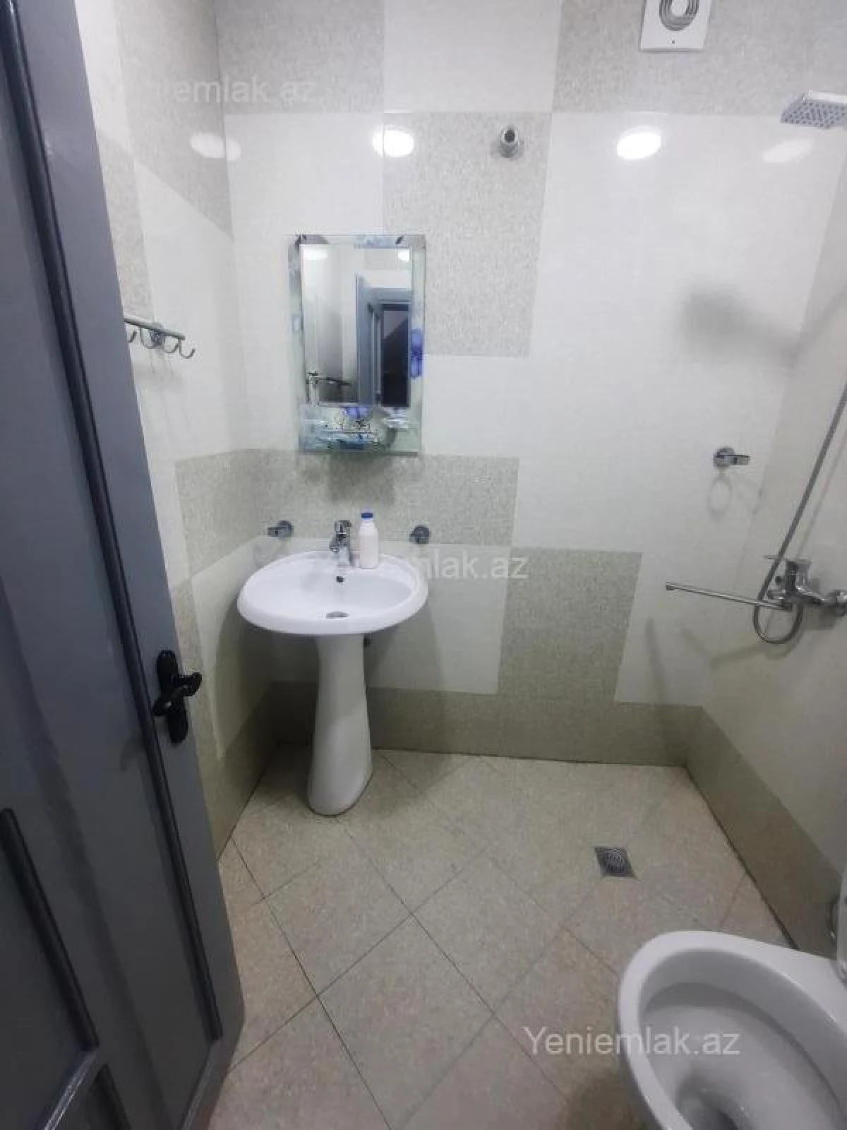 Satılır 2 otaqlı köhnə tikili 75 m²