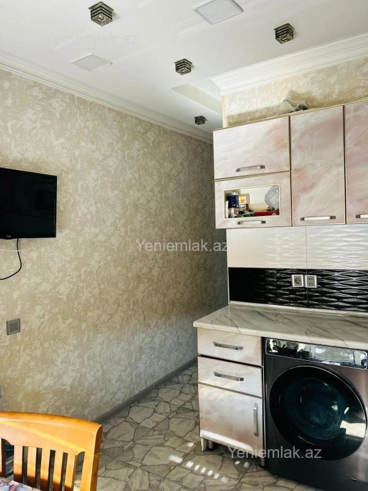 Satılır 4 otaqlı köhnə tikili 100 m²