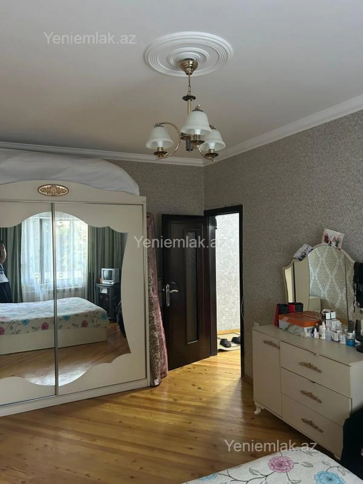 Satılır 4 otaqlı köhnə tikili 100 m²