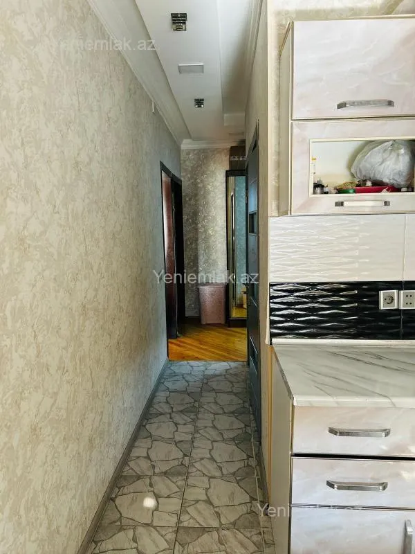 Satılır 4 otaqlı köhnə tikili 100 m²