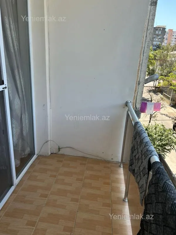 Satılır 4 otaqlı köhnə tikili 100 m²