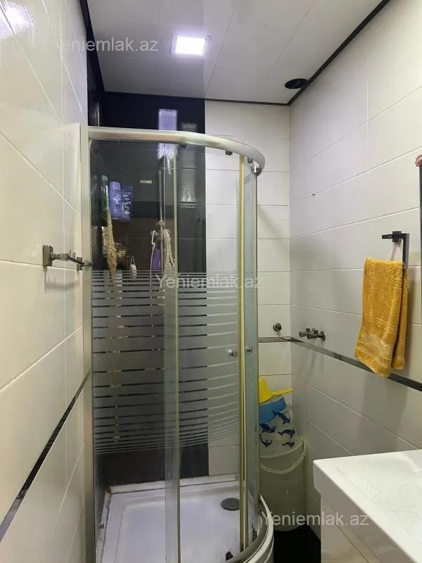 Satılır 4 otaqlı köhnə tikili 100 m²