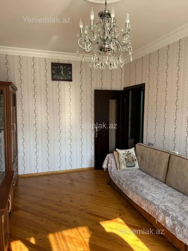 Satılır 4 otaqlı köhnə tikili 100 m²