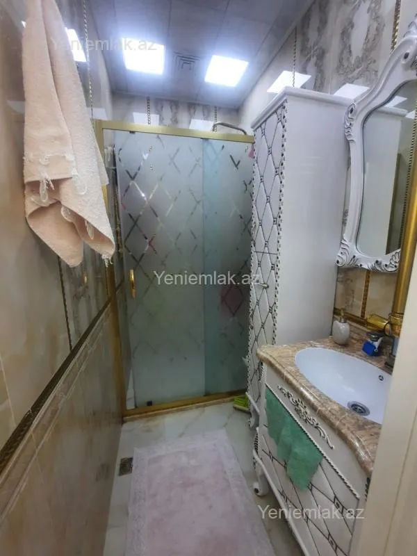 Satılır 5 otaqlı köhnə tikili 130 m²