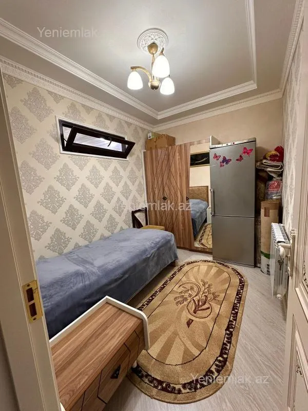 Satılır 5 otaqlı köhnə tikili 130 m²