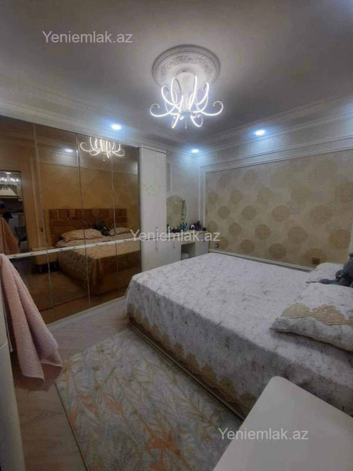 Satılır 5 otaqlı köhnə tikili 130 m²