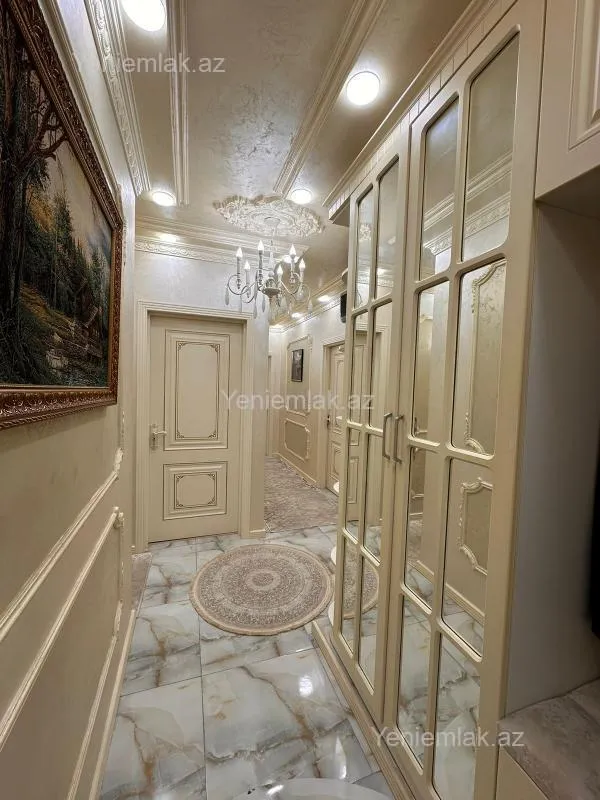 Satılır 5 otaqlı köhnə tikili 130 m²