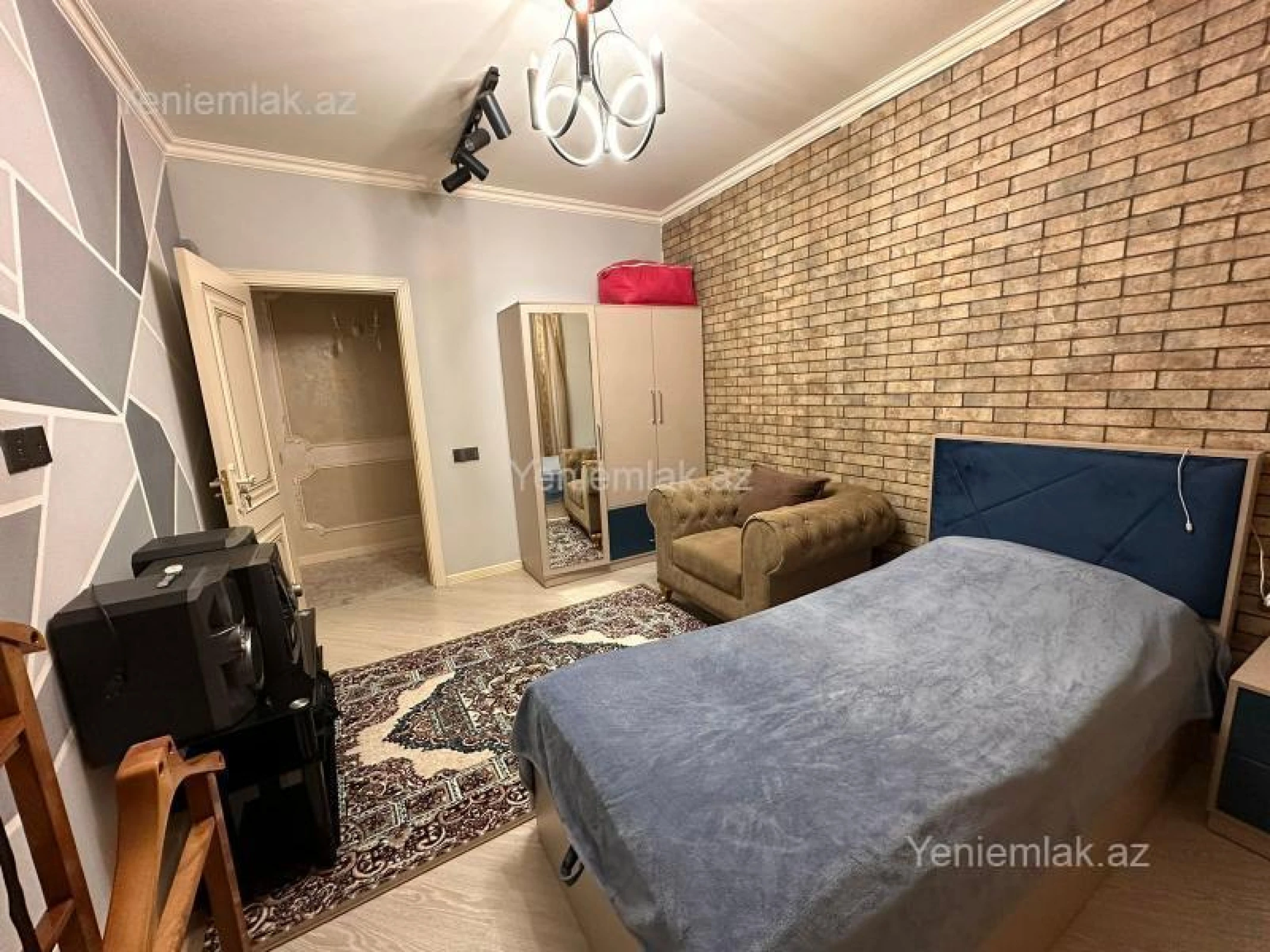 Satılır 5 otaqlı köhnə tikili 130 m²