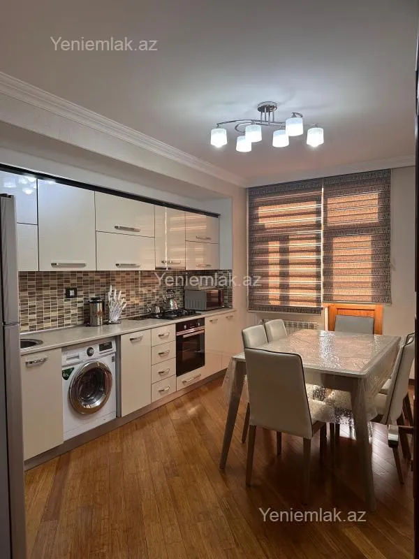 Satılır 3 otaqlı yeni tikili 136 m²