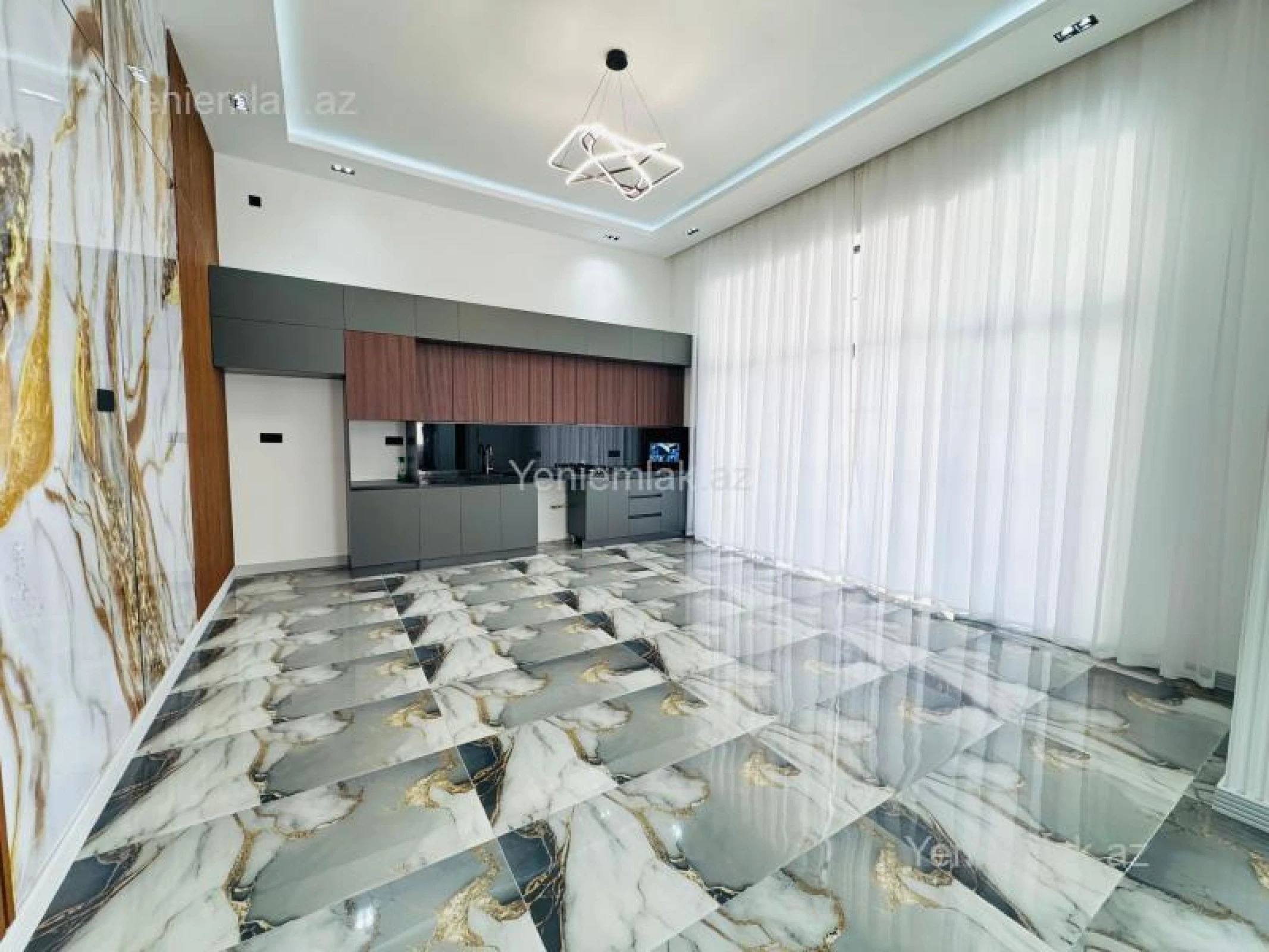 Satılır 4 otaqlı həyət evi 250 m²