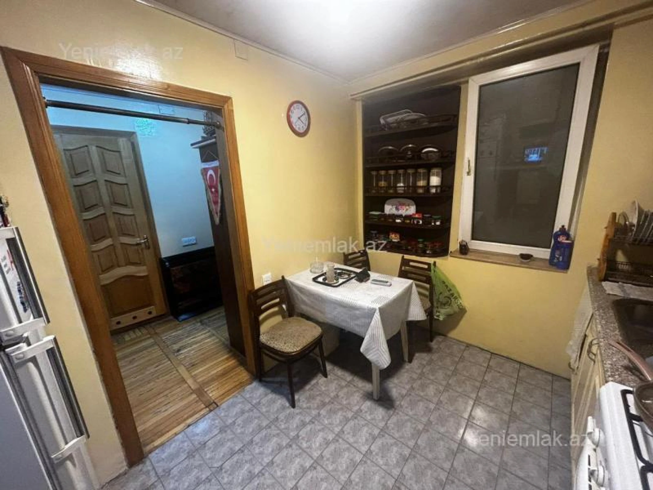 Satılır 3 otaqlı köhnə tikili 90 m²