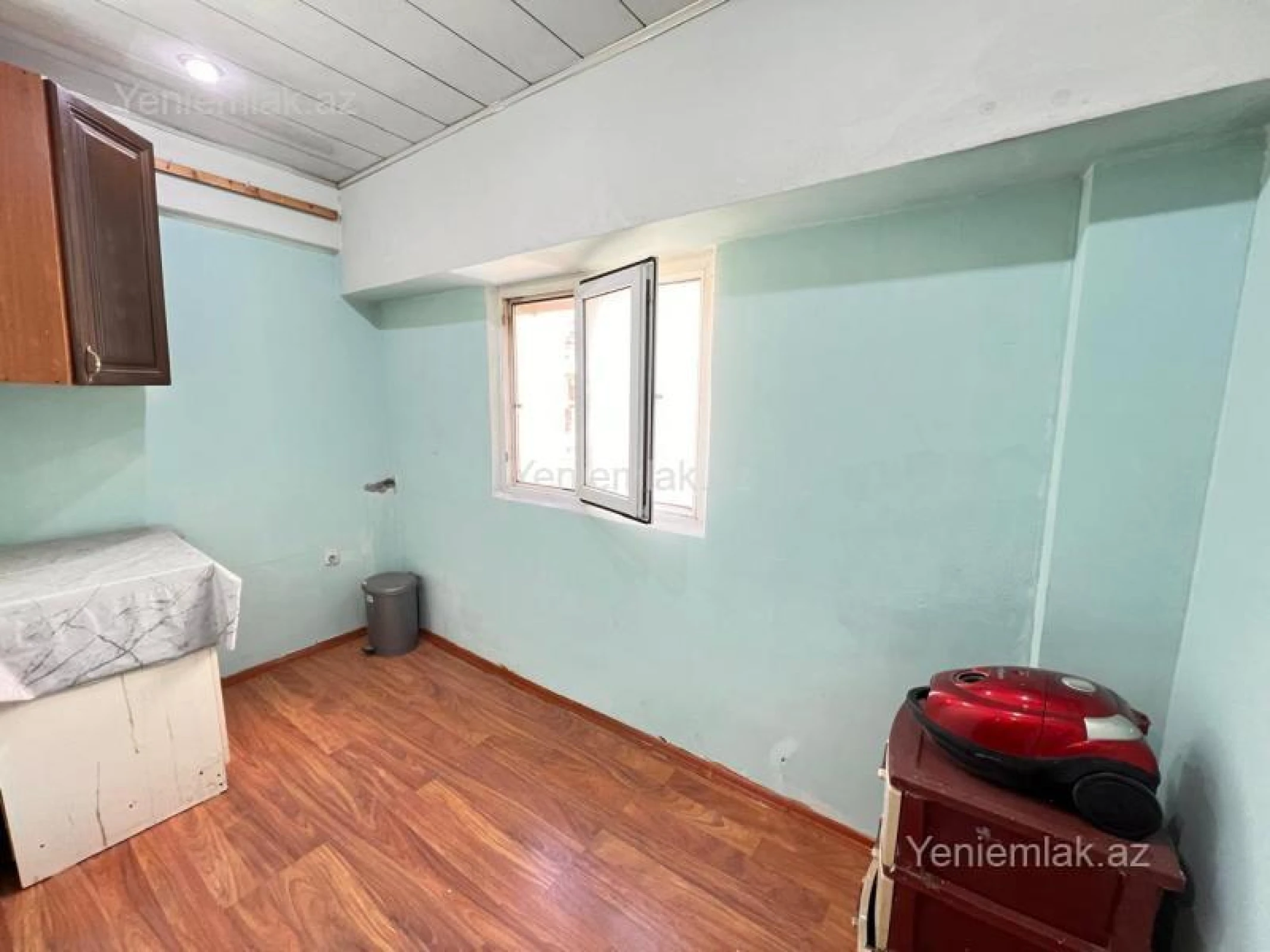 Satılır 3 otaqlı köhnə tikili 90 m²