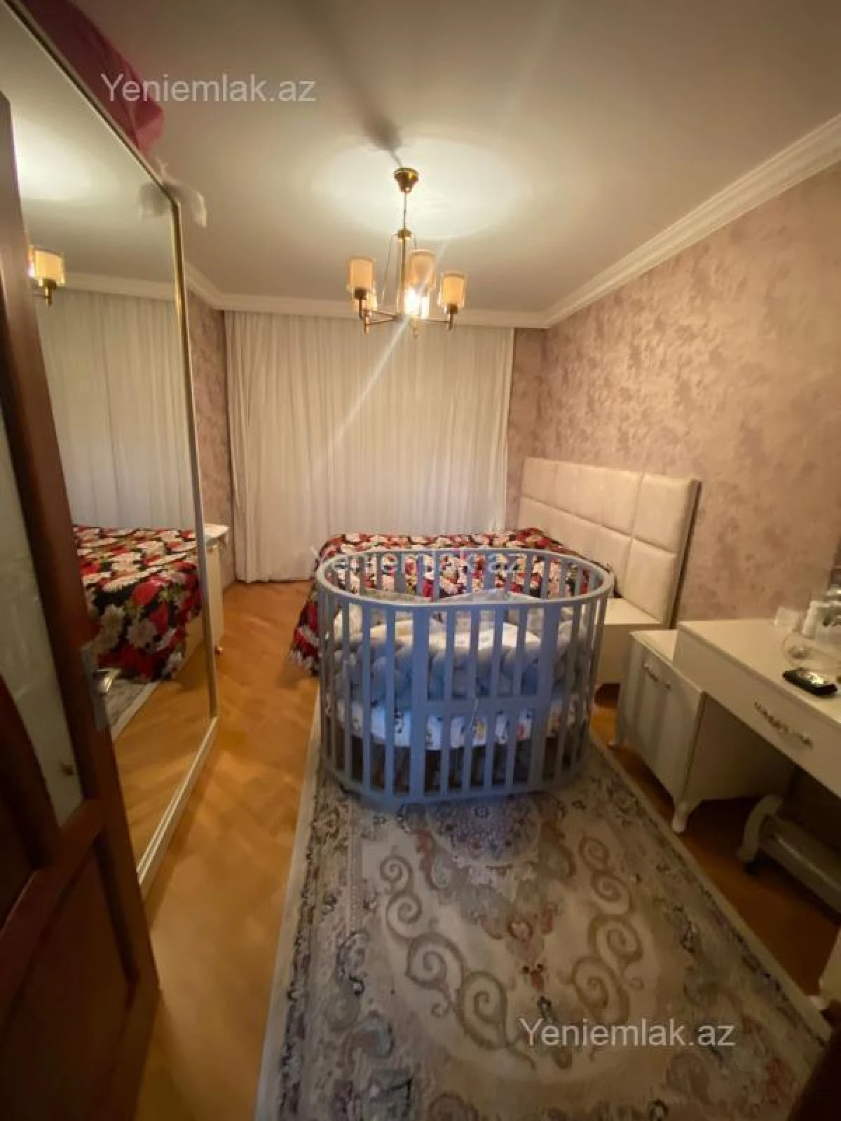 Satılır 4 otaqlı köhnə tikili 100 m²