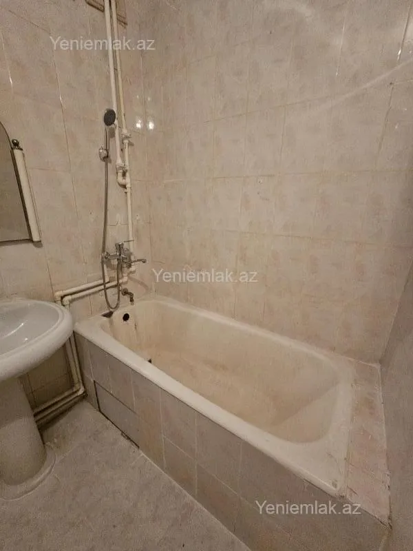 Satılır 2 otaqlı köhnə tikili 56 m²