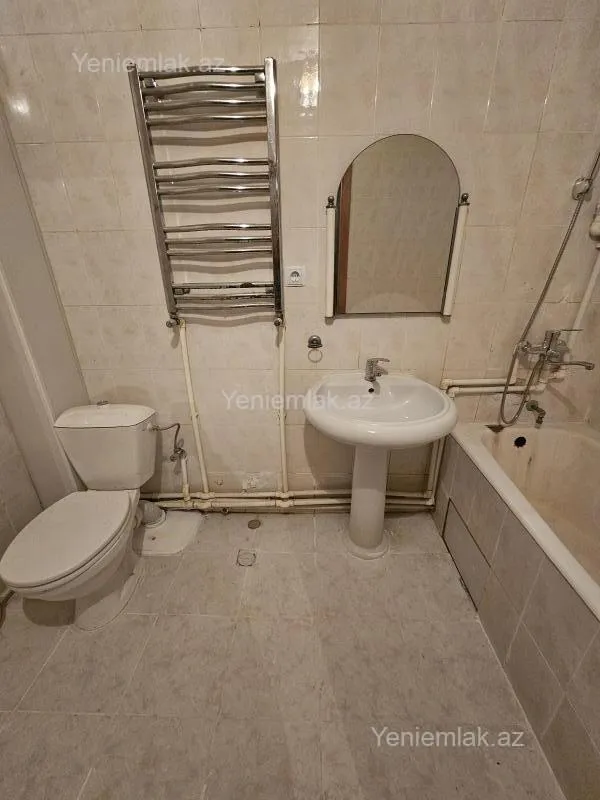 Satılır 2 otaqlı köhnə tikili 56 m²