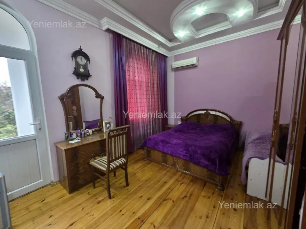 Satılır 6 otaqlı həyət evi 280 m²